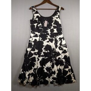 Ann Taylor Petite Black White Floral Fit Flare Dress Pockets 6P NWT